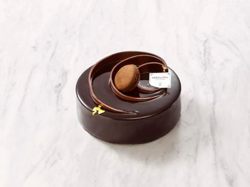 ドゥバイヨルが贈る、華やかに煌めく大人のクリスマス　　
クリスマスケーキ『VOLTAIRE（ヴォルテール） 』
ショコラ アソルティ『Festin&sapin（フェスタン エ サパン）』