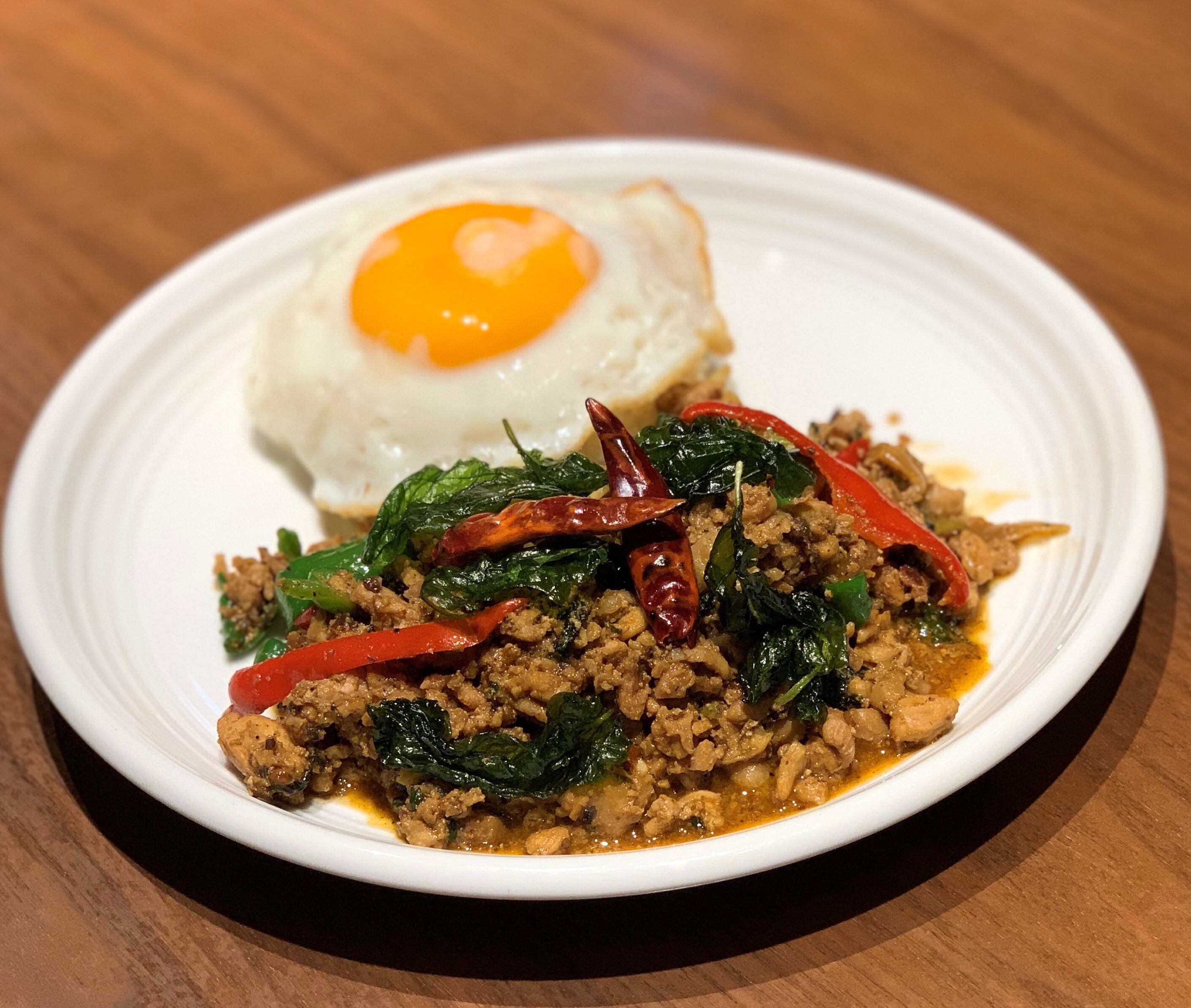 国内初の火鍋風 食べ比べエスニック鍋 を赤坂のタイ料理 ギンカーオ で提供開始 トムヤム鍋とグリーンカレー鍋を一度に堪能 Gin Khao Cafe California Thaiのプレスリリース