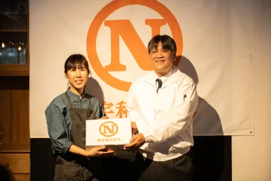 西宇和農業協同組合 東京営業所所長 竹中一洋さんと中村樹里子さん