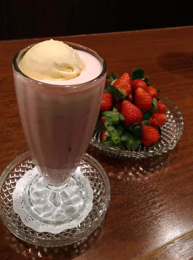 イチゴミルク・バニラフロート