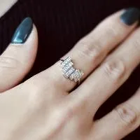 ダイヤモンドリング(15石/タイル)