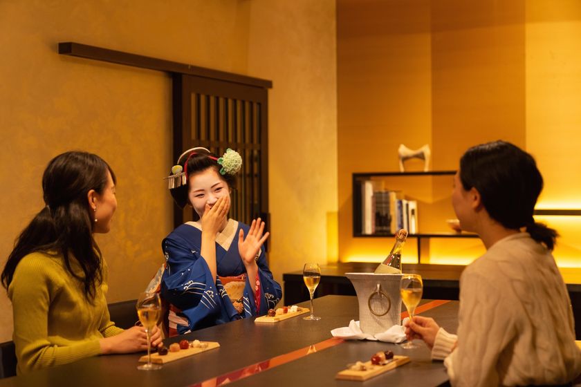 星のや京都（京都府・嵐山）
一見さん歓迎、伝統文化に触れる女子会
「舞妓と楽しむ花街サロン」今年も開催
期間：2019年2月4日～3月4日