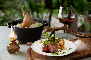 【星のや富士】春の狩猟肉ディナーメイン画像