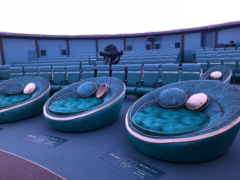 クリスマス直前3連休のペア「銀河シート」は即日完売！！
本日12月19日(水)グランドオープン
有楽町の星空で逢いましょう