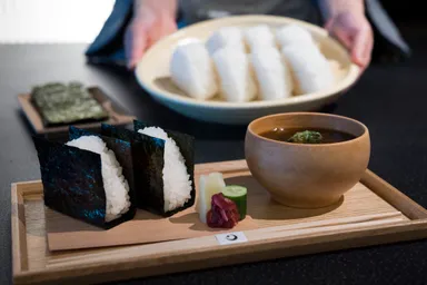 【星のや東京】お茶の間ラウンジ_おむすび