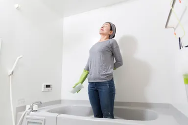 お風呂掃除で腰痛悪化！？