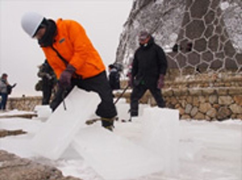 六甲山の冬の風物詩「氷の切り出し」を
大寒の1月20日（日）10時から行います！