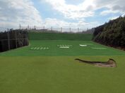 京都最大級のゴルフ練習場「高雄ゴルフクラブ」が今春リニューアルオープン！フェアウェイ(50ヤード以降)を最新型人工芝へ、クラブ施設内も一部改修＝リニューアルまでは仮設ネットを配置して仮営業中＝