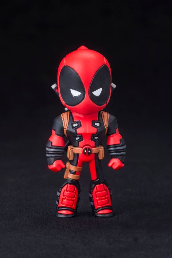 グリヒル先生が描く、デッドプールだらけのミニフィギュアコレクションが登場！
キャラクターカードとランダムで「グリヒル先生直筆スケッチカード」封入！