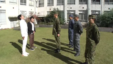 自衛官から今回のミッションが伝えられる