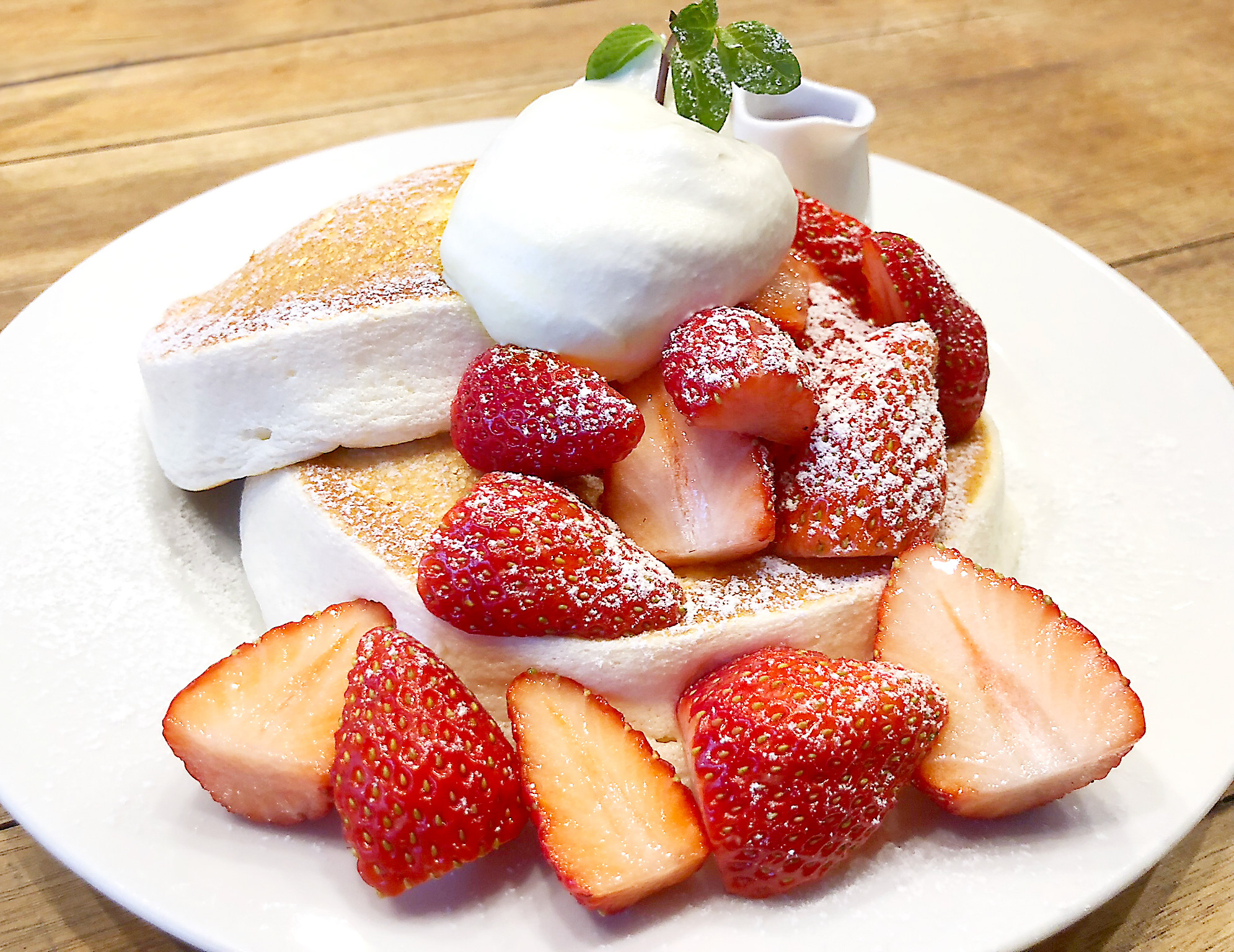 極上のふわとろ シルキーパンケーキ と いちごのコラボ バンクス渋谷でストロベリーフェアを1月5日より開催 株式会社ハーツイーズのプレスリリース