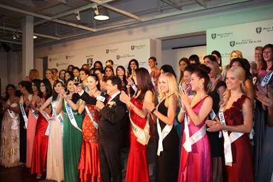 セレモニーに世界のミス達が集合