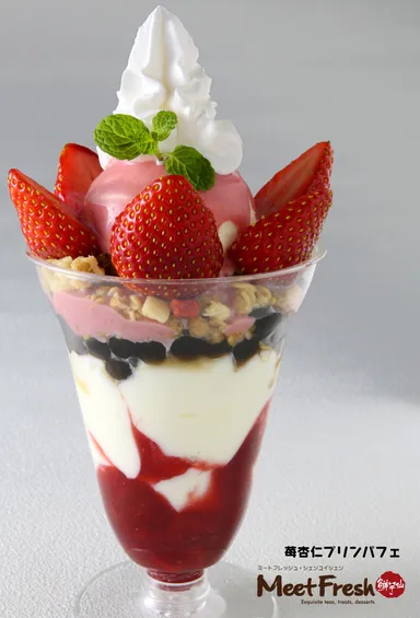 苺杏仁プリンパフェ