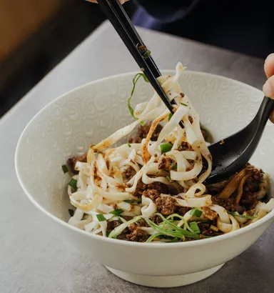 ジャージャー麺 1,180円(1,275円税込)