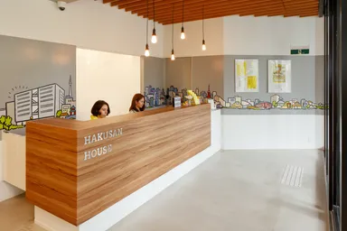 コンシェルジュデスク