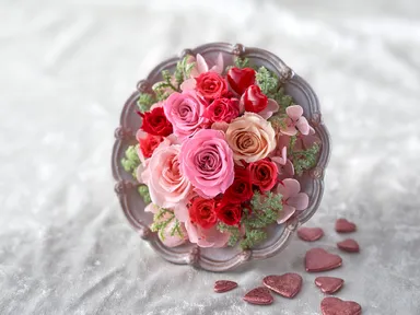 プリザーブドアレンジメント「ダズンフラワーハート」 税込4,860円（本体価格 4,500円）