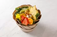 BIKATSU SALAD キッシュ・ロレーヌ　～季節のフルーツを添えて～