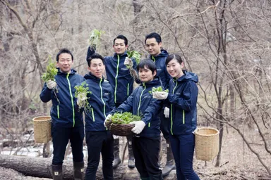 【ブレストンコート ユカワタン】山菜採りに行くスタッフ