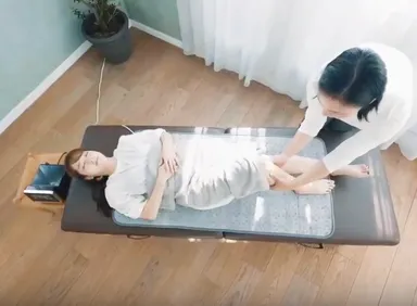 DENBA HEALTH 電位空間で施術中