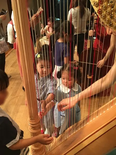 ハープ楽器体験(写真)