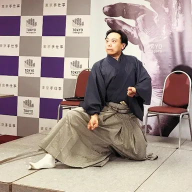 舞台裏話(実演)の様子