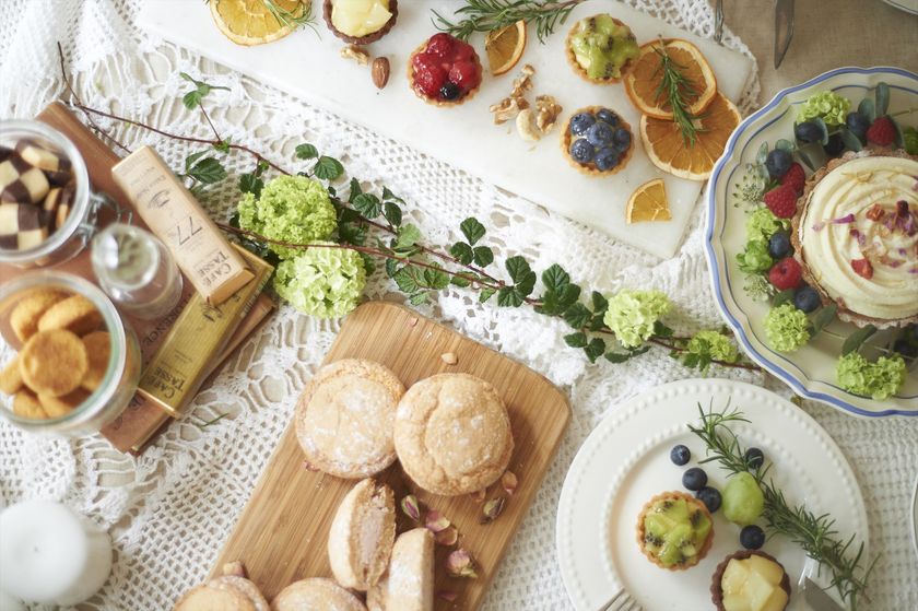 テーブルを彩る、食べて美味しい、見て楽しい
お花のスイーツ
「ヒビヤカダンスイーツ」リニューアル
～ココロもカラダもキレイになるスイーツが
1月21日（月）から注文受付開始～