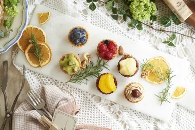 お花畑のフルーツタルト　（税込￥3,132〔本体価格￥2,900〕）