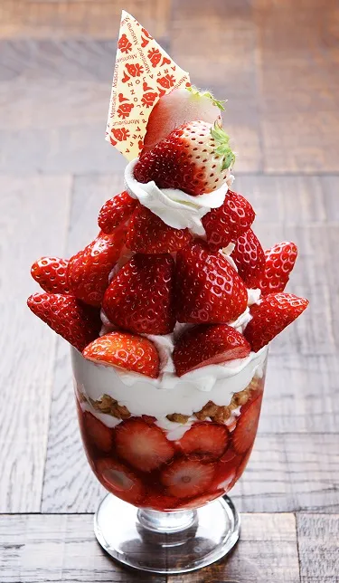 ミルキーソフトいちごパフェ