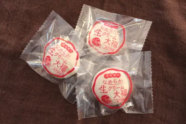 なめらか生クリーム大福〈完熟いちご〉2