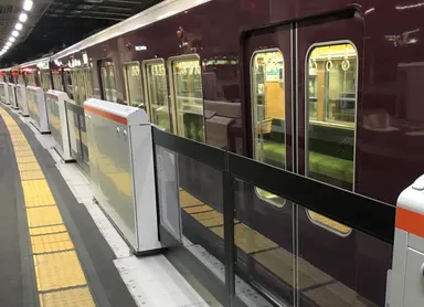 可動式ホーム柵（十三駅4号線）