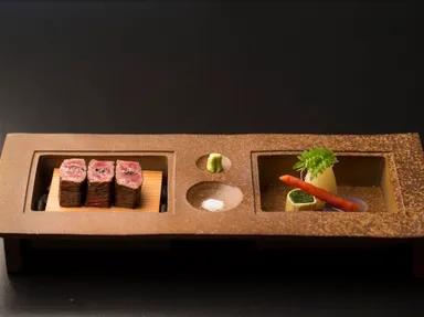 【星のや京都】夕食・強肴「牛フィレの炭火焼と旬野菜含メ煮」