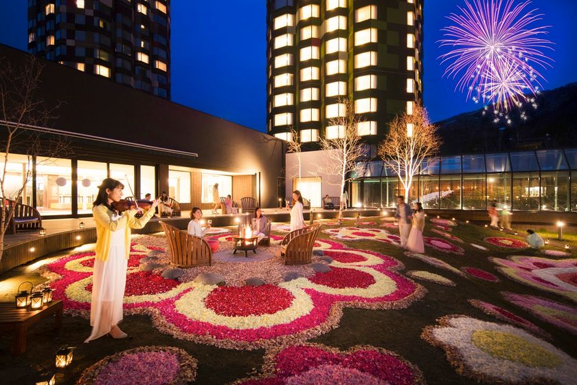 星野リゾート　トマム
春の訪れを祝うイベント「花咲くトマム」で
花景色のライトアップを初めて実施
実施期間：2019年4月27日〜5月10日