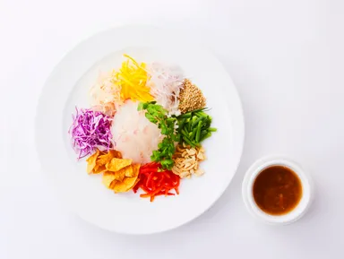 【本イベント特別メニュー（一例）】中華式平目の刺身盛り （ＳＯ ＴＩＲＥＤ）