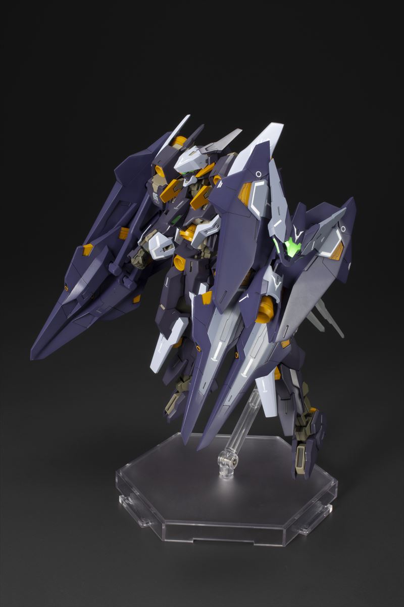 YSX-24バーゼラルド」の強化型FA「YSX-24RD ゼルフィカール」が