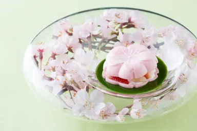 【軽井沢ホテルブレストンコート】4品目：桜咲く（リオレの最中）_02