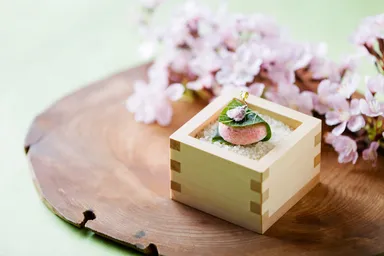 【軽井沢ホテルブレストンコート】1品目：苺桜（桜餅のギモーブ）_01