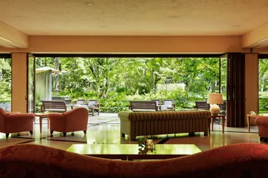 【軽井沢ホテルブレストンコート】ラウンジ内観_01