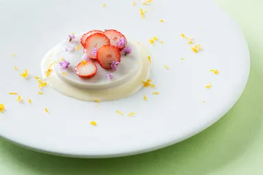 【軽井沢ホテルブレストンコート】3品目：朧月（葛練りのブランマンジェ）_01