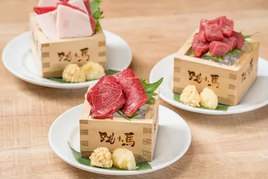 馬肉専門バル跳ね馬「馬刺し」