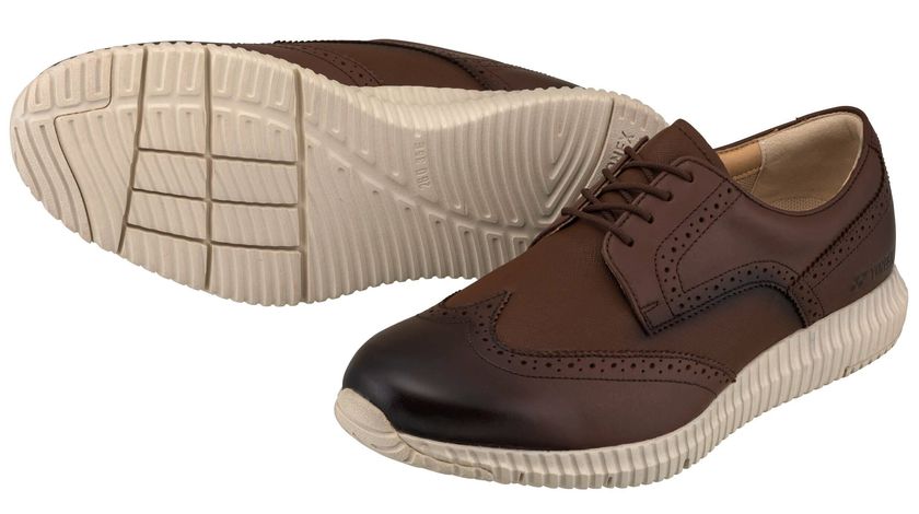 12mの高さから落とした生卵が割れずに6m以上跳ね返る
「パワークッションプラス」搭載
ダブルパワークッションプラス構造で快適歩行
ウォーキングシューズのビジカジモデル
LC105(女性用)・MC105(男性用) 2019年3月中旬より発売