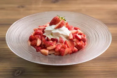 いちごもりもりパフェ