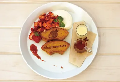 いちごのバウムクーヘンフレンチトースト