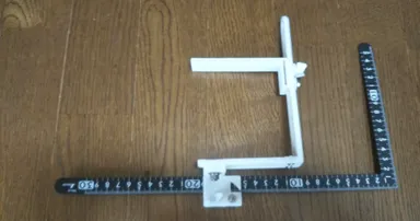 採寸具（コンパクトに倒した状態）