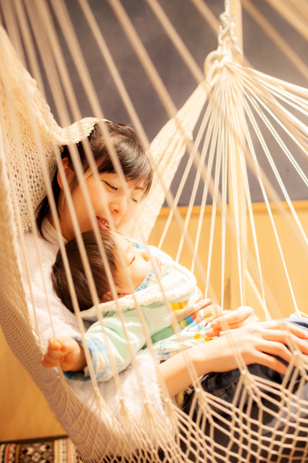 世界初 ハンモックの中で赤ちゃんにマッサージしながらふれあう ぬっくもっく R の体験レッスンを3月に大阪で開催 ここんてぃえのプレスリリース