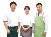 かわい米やスタッフ　(左から)四代目 渡邉 誠、おかみ 川井 純子、三代目 川井 健一