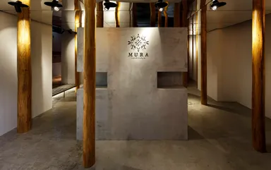 中世ヨーロッパの「村」をモチーフにした店内