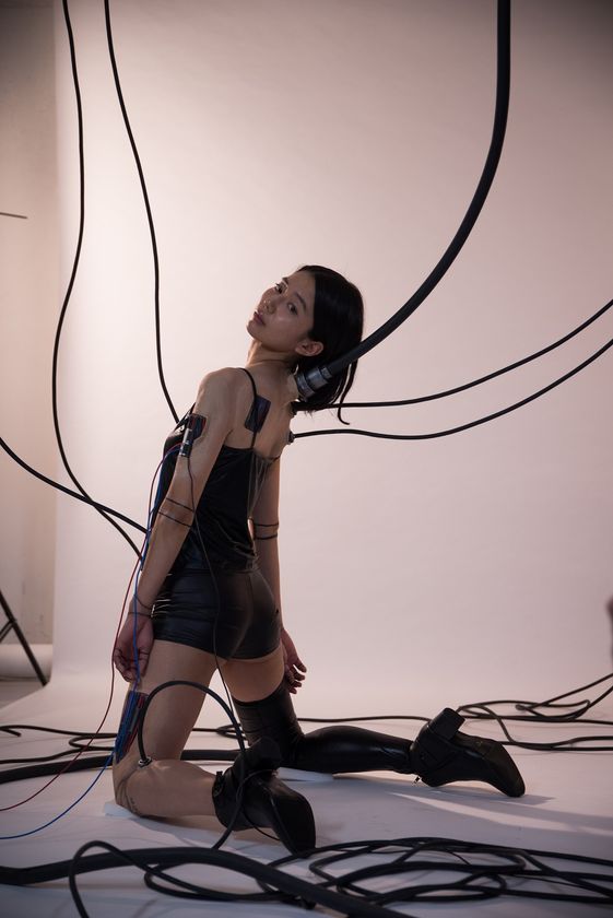 電線愛好家「石山蓮華」さんの頚椎から電線を出す特殊メイクに挑戦
産学協同プロジェクトにより学生作品がDVDに収録