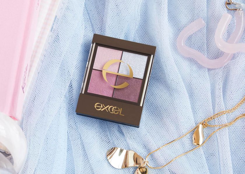 【4月16日】メイクアップブランド『エクセル』から、
色と質感の重ね着を楽しむ、
ファッション感覚アイシャドウ
「リアルクローズシャドウ」の限定色 発売