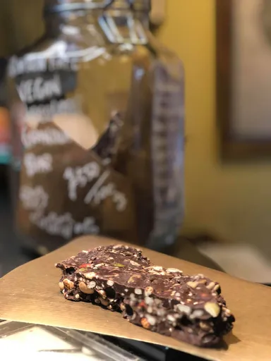 節分豆とバレンタインチョコを再加工したチョコバー