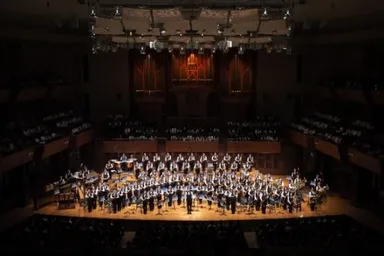 ザ・シンフォニーホールで開催された第29回定期演奏会の様子(東海大学付属大阪仰星高等学校)